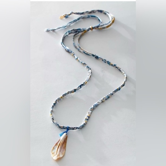 NWT Free People Shell Pendant Necklace 24”long - Picture 1 of 4